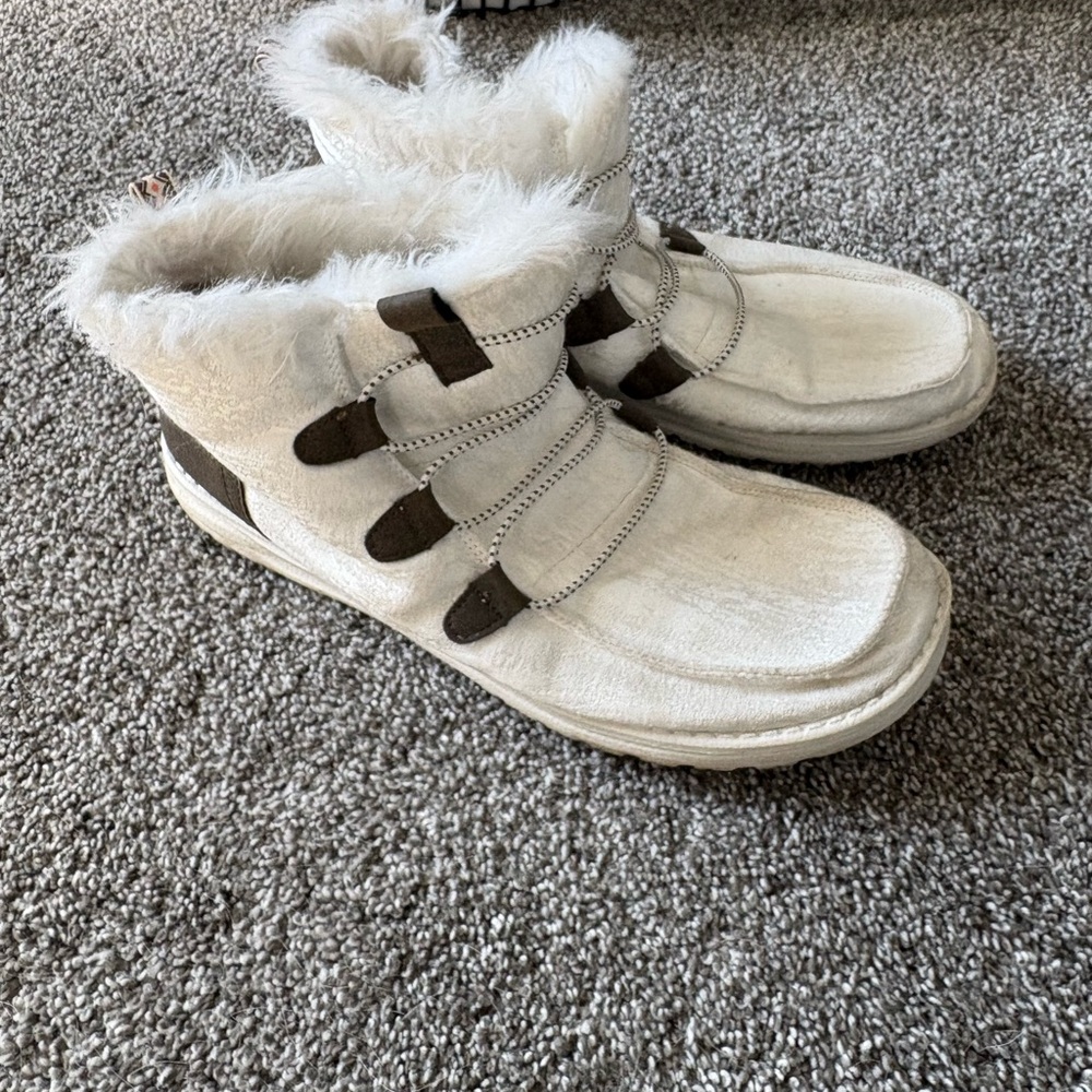 Hey Dude Women's Cream and Brown Fur Boots